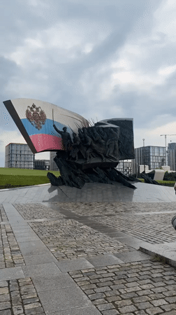 Rainy afternoon exploring Moscow's Poklonnaya Hill war memorials and monuments