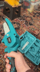 Person operates Makita mini chainsaw in Târgu Mureș