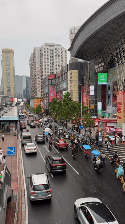 Rainy day street life documented across Tianhe District, Guangzhou