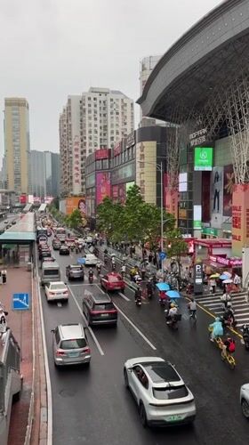 Rainy day street life documented across Tianhe District, Guangzhou