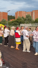 Folk dancing and live performance at a Votkinsk park gathering