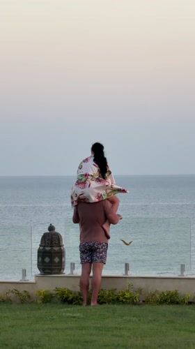 Couple enjoys Red Sea vista at Sharm El Sheikh overlook
