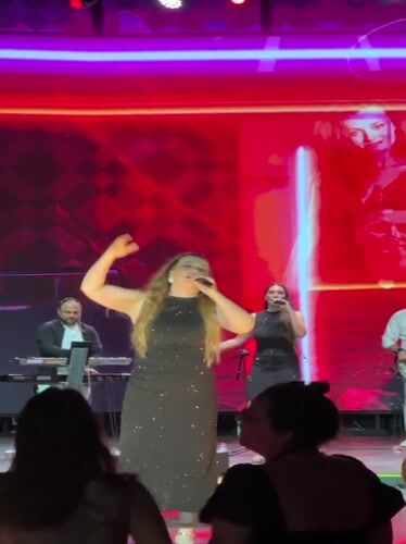Live musical performance featuring female vocalist in Kemer, Turkey