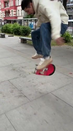 Berlin street life documented in 17-minute window