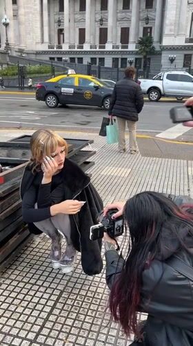 Two women pose for street photos in Buenos Aires