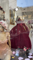 Bridal shop window display observed in Buenos Aires