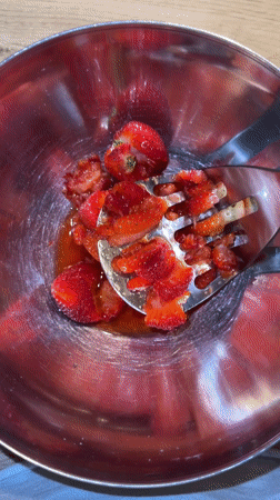 Strawberry preparation documented in Kiel kitchen Monday evening