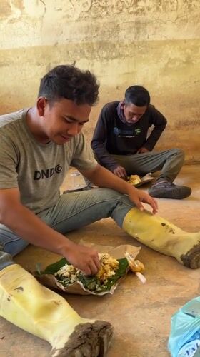 Aceh villages still buried in mud, seven months after flash flood