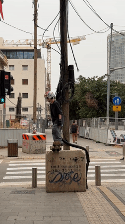 Skateboarder spotted at Tel Aviv intersection