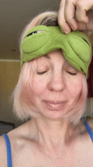 Pink-haired woman's morning routine captured in Sochi apartment