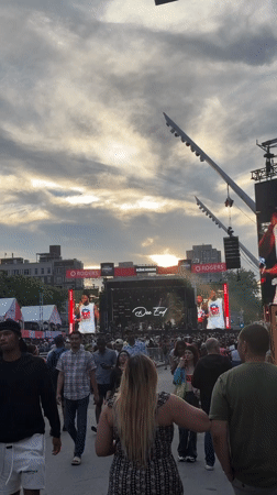 Evening music festival draws crowds to Montreal's entertainment district