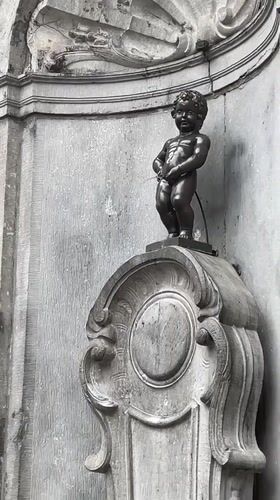 Tourist documents Brussels landmarks and street scenes over 10 minutes