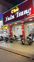 Evening street life and dining captured across Đà Nẵng