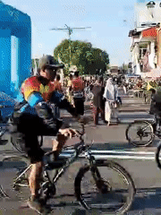 Mass cycling event draws hundreds in Sragen, Indonesia