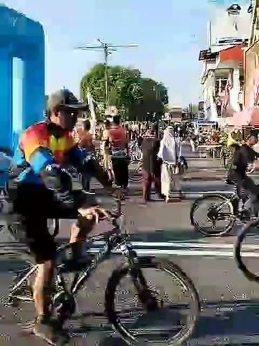 Mass cycling event draws hundreds in Sragen, Indonesia