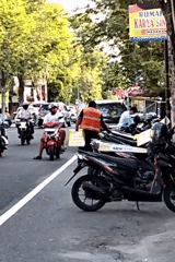 Street life and food vendors on a Purworejo morning