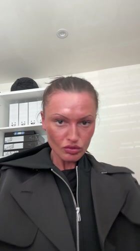 Woman takes selfie in Tunbridge Wells, appears flushed