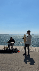 Greek parade draws crowds to Thessaloniki waterfront attractions
