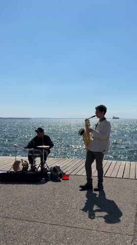 Greek parade draws crowds to Thessaloniki waterfront attractions