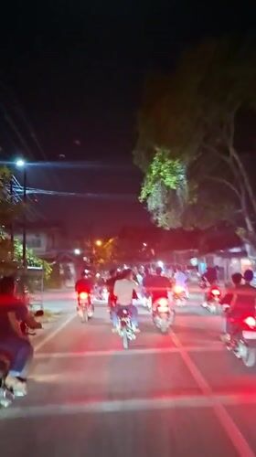 Group rides motorcycles through Lhokseumawe streets at night