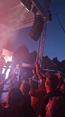 Spigiboy performs live under colorful stage lights in Hévíz