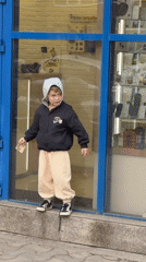 Child conducts money transaction outside Krasnoyarsk store