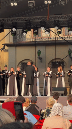 Choir performance and dusk wandering at Nesvizh Castle