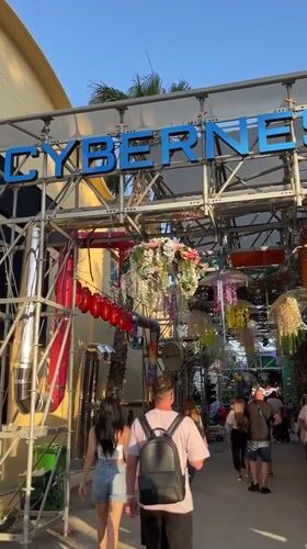 Outdoor festival with art installations draws crowds in Limassol