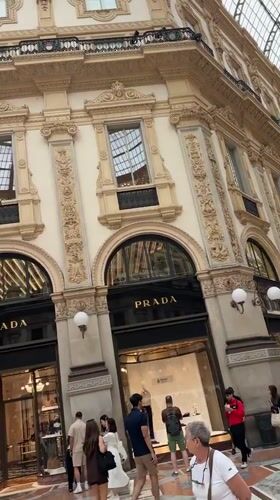 Busy morning crowds documented at Milan's historic Duomo and Galleria