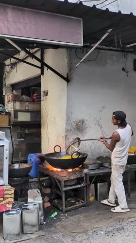 Street vendors and food stalls active in Amritsar