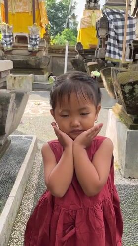 Temple visits and ritual offerings in Tegallalang, Bali