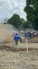 Off-road racing event draws crowds in Tinaquillo, Venezuela