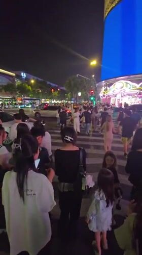 Busy nighttime shopping district activity captured in Shangcheng District