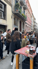 Street performers draw crowds in Barcelona afternoon entertainment