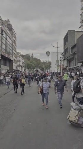 Pro-Chavez demonstration draws crowds to Caracas streets and monument