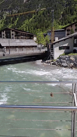 Tourist captures peaceful Alpine village scenes in Austria