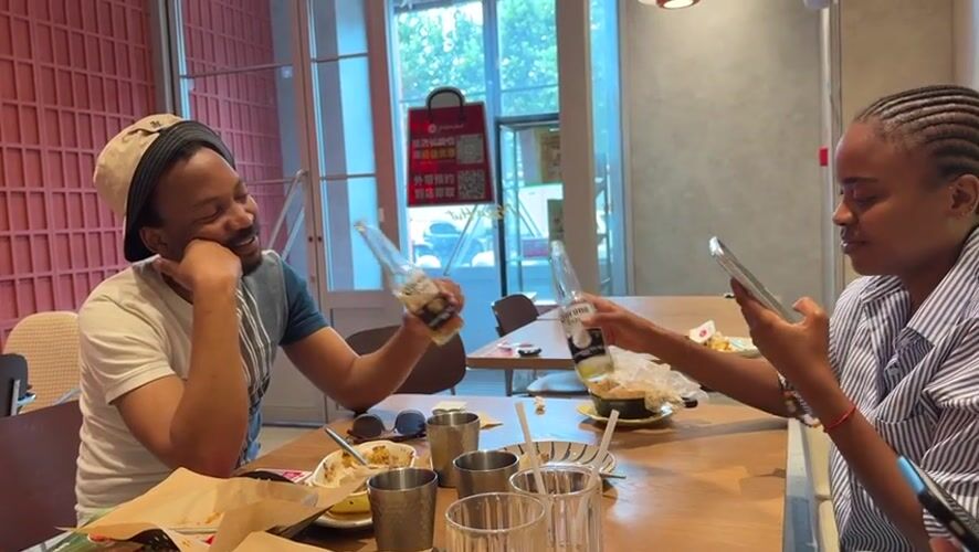 Couple shares intimate breakfast at Daxing District restaurant