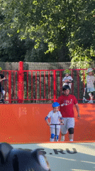 Ordinary afternoon activities documented at Moscow park