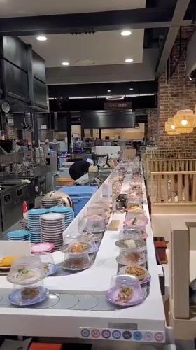 Lunch run at a conveyor belt sushi spot in Incheon