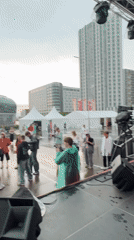 Outdoor music event in Krasnoyarsk pushes through rainy conditions