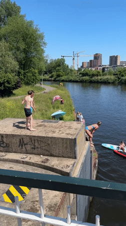 Amsterdam residents enjoy sunny Sunday morning in Noorderpark waterways
