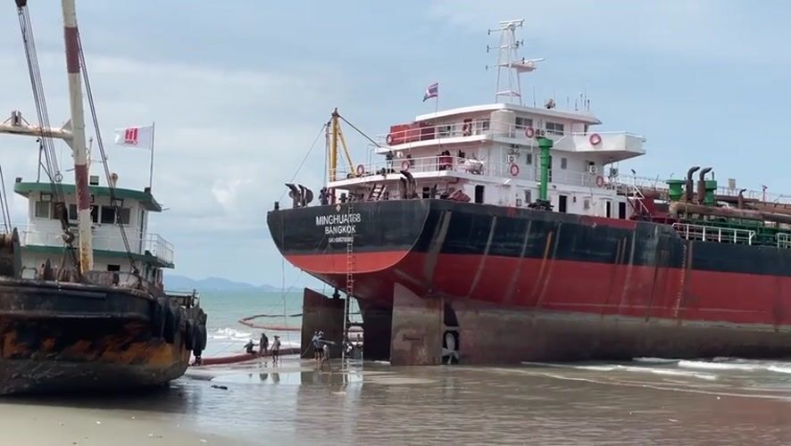 Ships stranded on Pattaya beach amid construction activity