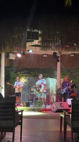 Live band plays outdoor evening show in Fethiye