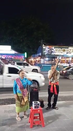 Night scenes documented in Pattaya: street performers, palm trees