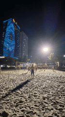 Nighttime beach volleyball game draws players, spectators in Đà Nẵng