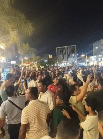 Night street celebration draws crowds in Al Hadaba, Egypt