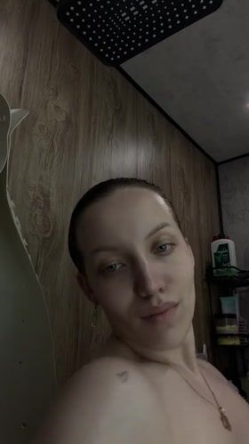 Domestic life documented in Reshetnikovo: personal care and children playing