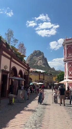 Tourist captures typical street life in Bernal, Mexico