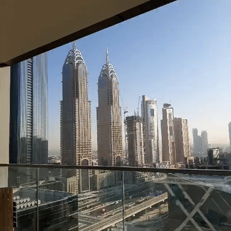 Witness documents daily life across Dubai locations Friday morning