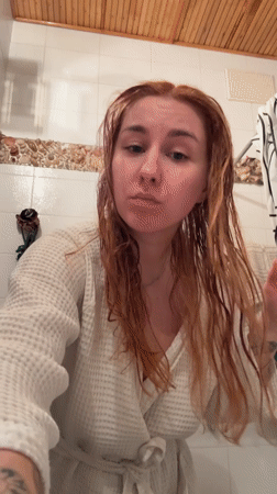 Woman documents Sunday morning beauty routine in Minsk apartment